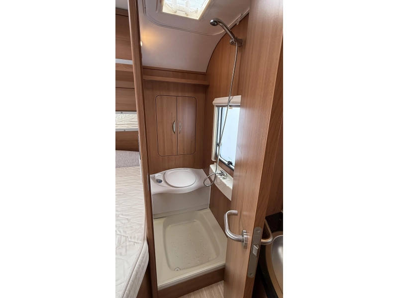 LMC Musica 470 D cama francesa asiento redondo inodoro foto: 12