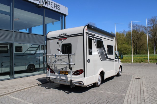 Zeer compacte Knaus Tourer VAN 500 LT Bulli AUTOMAAT voorzien van Face to Face salon (82  foto: 10