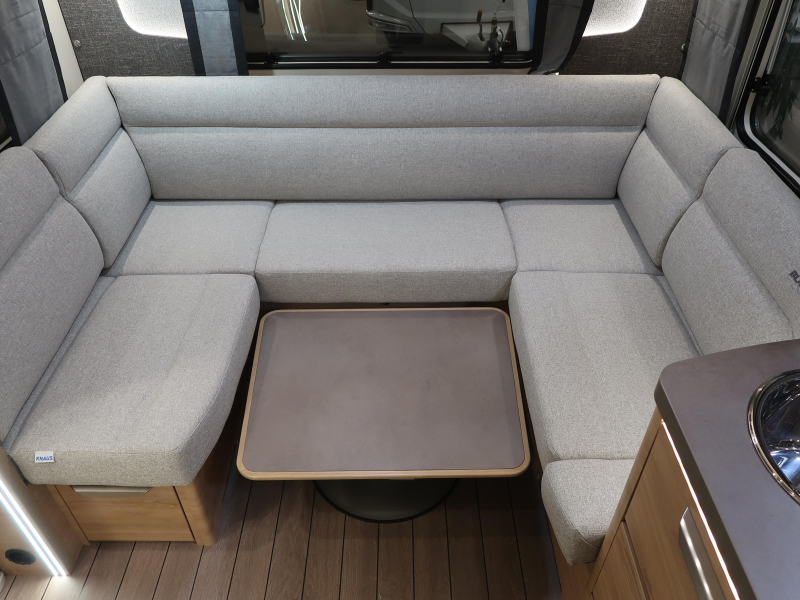 Knaus Sudwind Black Selection 450 FU FRANS BED / RONDZIT  foto: 14