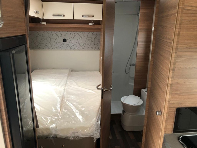 Weinsberg CaraSuite 650 MF 5 gordels, met hefbed foto: 8