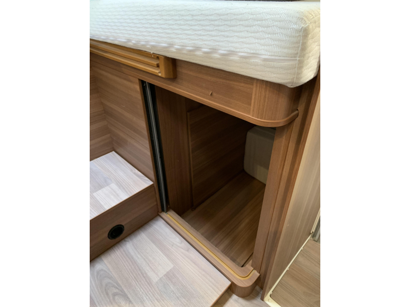 Weinsberg CaraSuite 700 ME - 5 Personen - Automatik Foto: 13