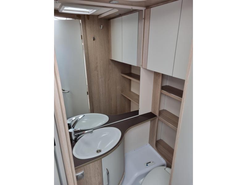 Bürstner Premio 395 TS Cassette luifel-Voortent  foto: 7