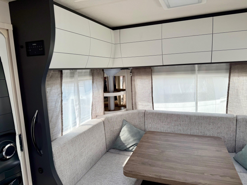 Hobby Excellent Edition 460 UFE &iexcl;Cama francesa y asiento redondo! foto: 15