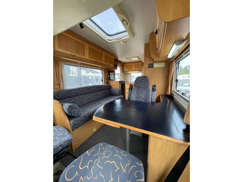 Hymer B 584 Hefbed bar-indeling 2000  foto: 8