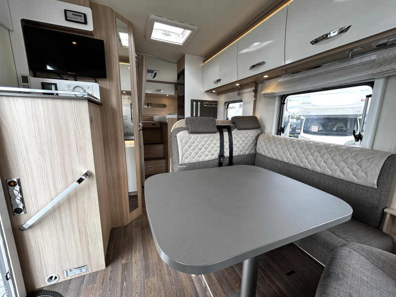 B&uuml;rstner Lyseo Time I 690 G Single beds/Automatic! photo: 7
