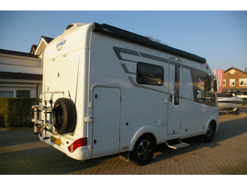 Hymer B 444 DL Hefbed, zeer compact.  foto: 2