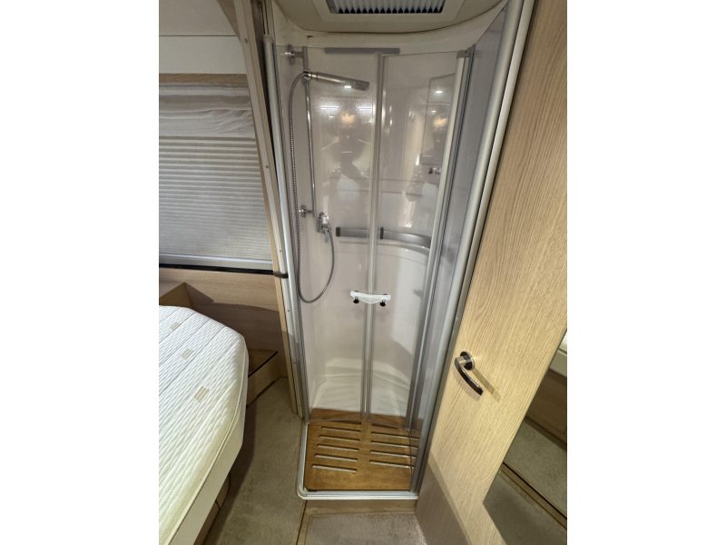 Hymer BMC-I 690 Queensbed-Hefbed-Mercedes  foto: 12
