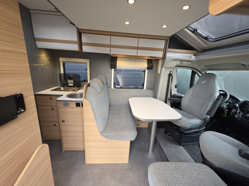 Dethleffs Just 90 T 7052 DBM Queensbed / Hefbed  foto: 11