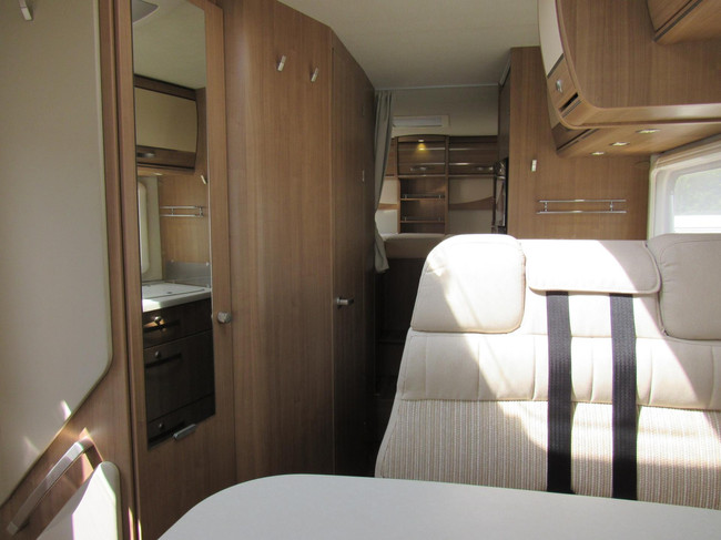 Hymer Exsis-i EX 688 Single beds pull-down bed integral bj2014 photo: 7