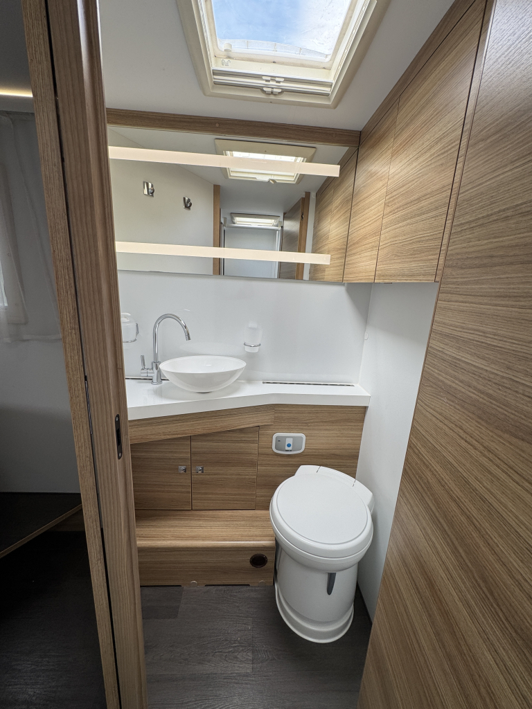 Adria Sonic Plus I 700 DC Foto: 18