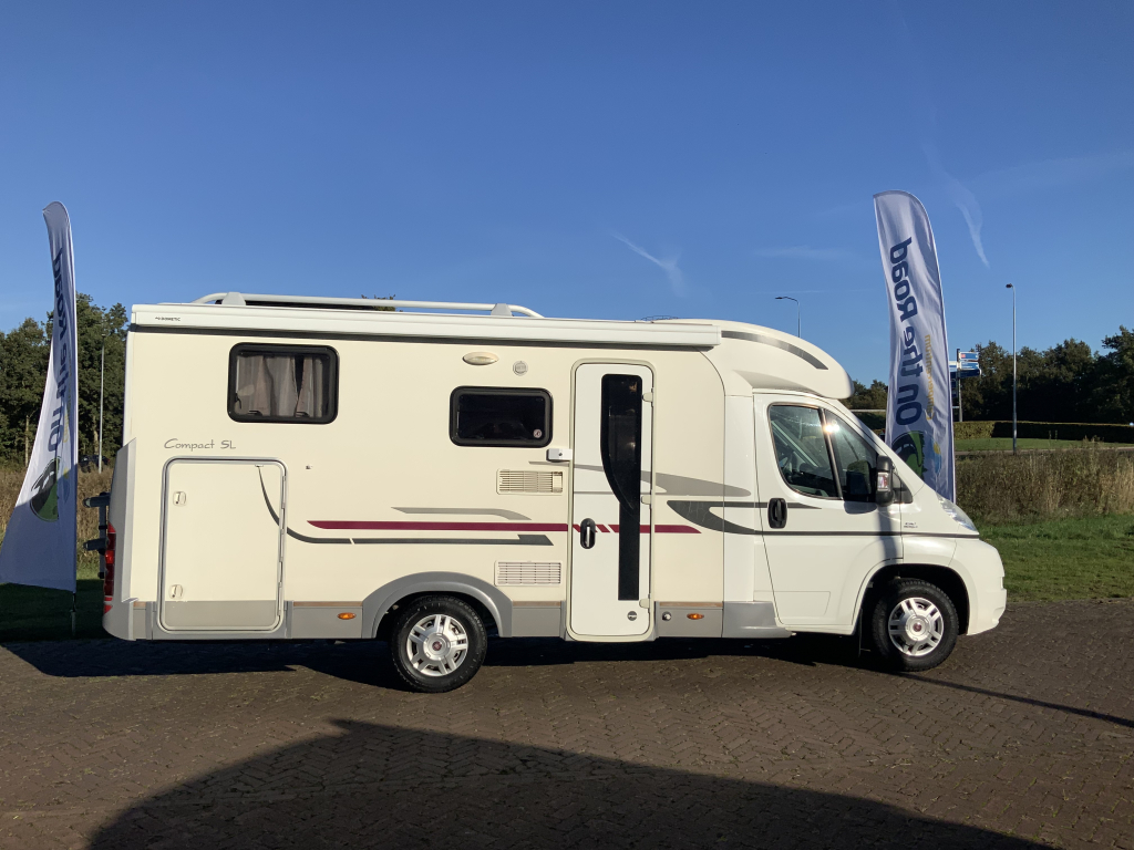 Adria Compact SL 2.3 MultiJ. 130 PK Half-integraal, Enkele-bedden, Bj. 2010 Camper Centrum On the Road aan de Noorderringweg 4 in Marum. foto: 29
