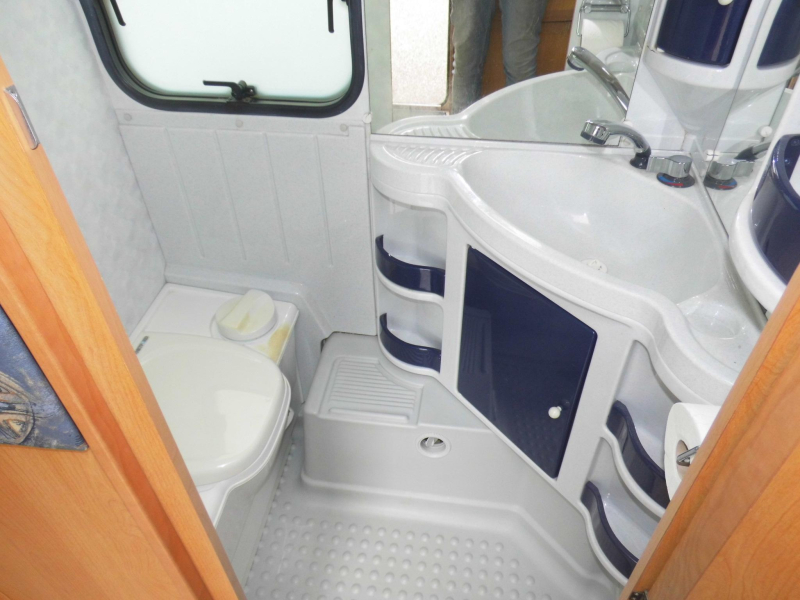 Adria Unica B 431 DD foto: 6