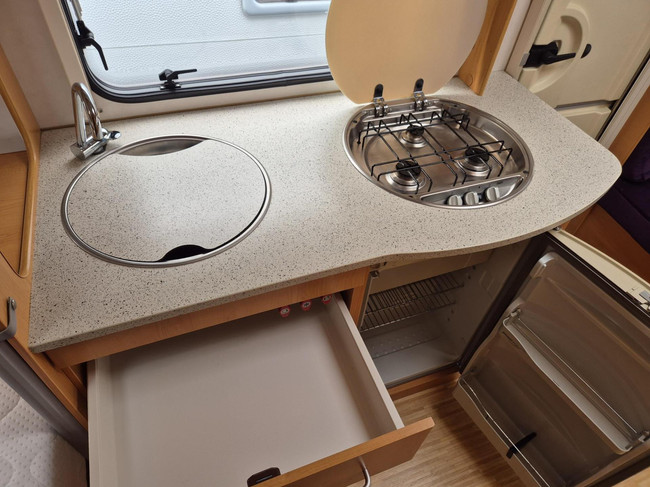 Eriba - Hymer 532 Enkele - losse bedden of XXL bed & luifel foto: 17