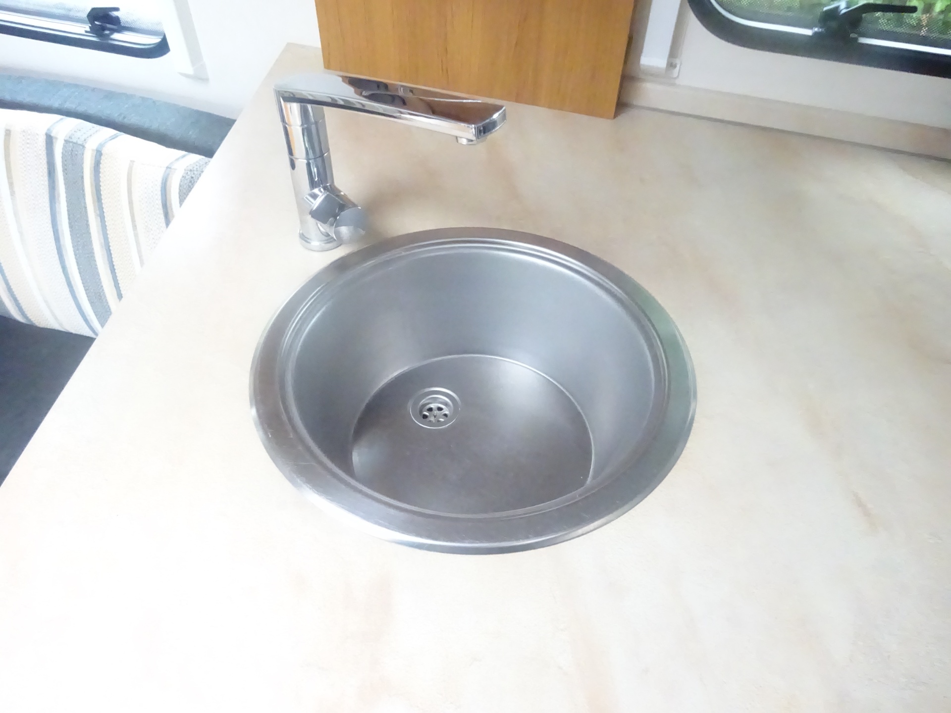 Knaus Azur 460 Frans Bed en Rondzit + Mover foto: 18