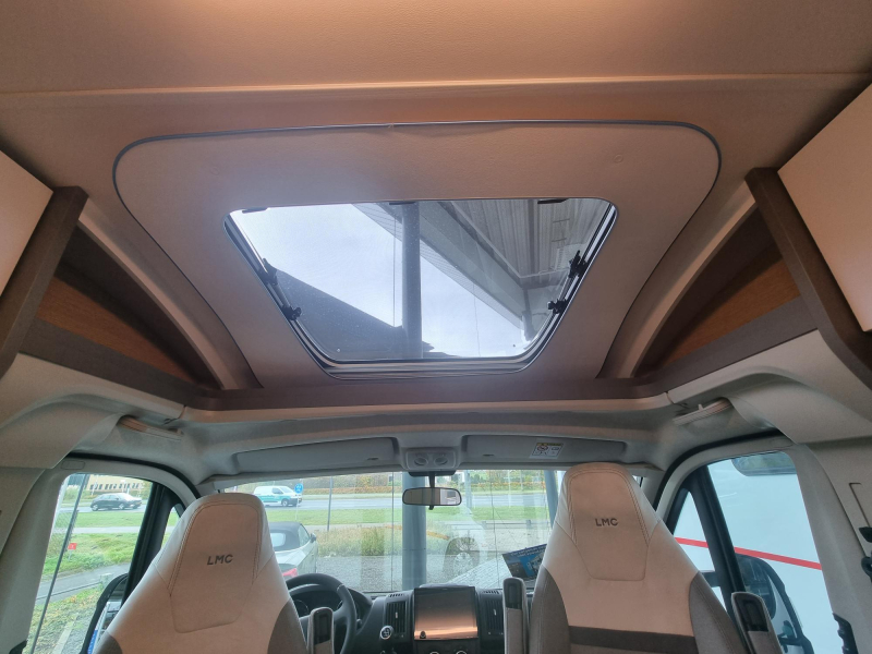 LMC Tourer 630 T 165 PS Foto: 19