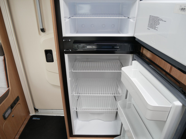 CAPRON Orangecamp T700, Distribuci&oacute;n espaciosa, Cama transversal, Garaje XL foto: 13