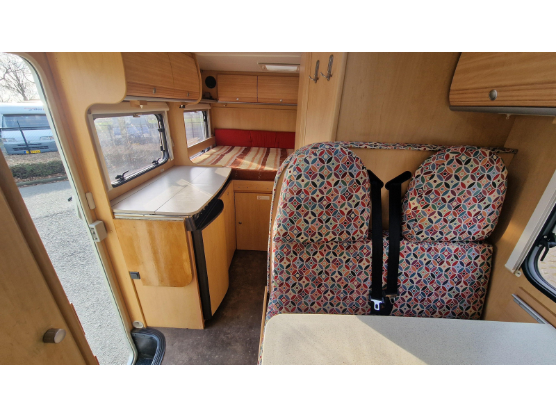 Dethleffs Globebus dwarsbed airco  foto: 8