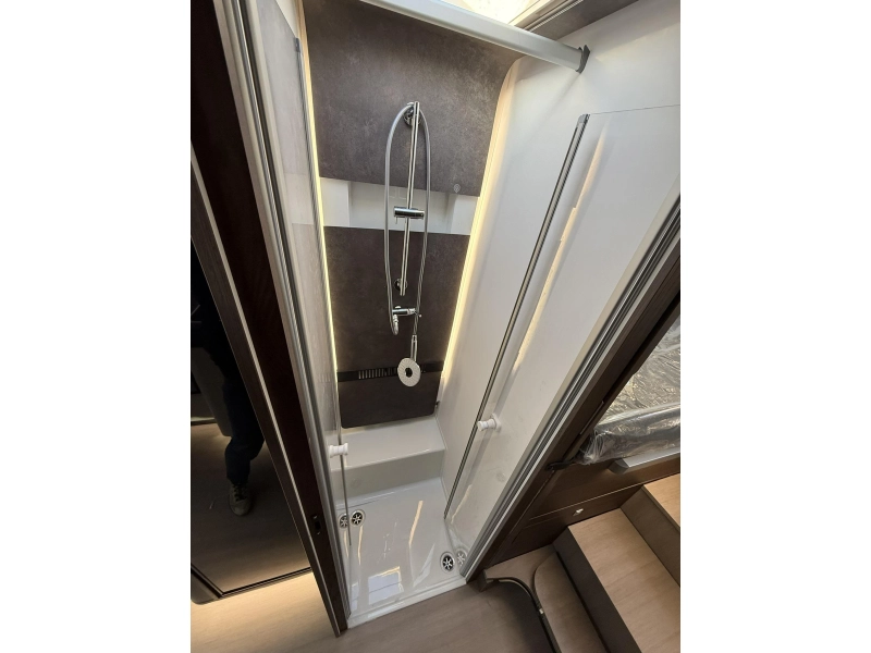 Adria Matrix Supreme 670 DL Automaat - 180PK - 44H  foto: 20