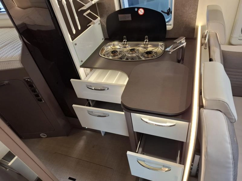 Bürstner Ixeo T 690 G Enkele Bedden 2x Airco  foto: 15