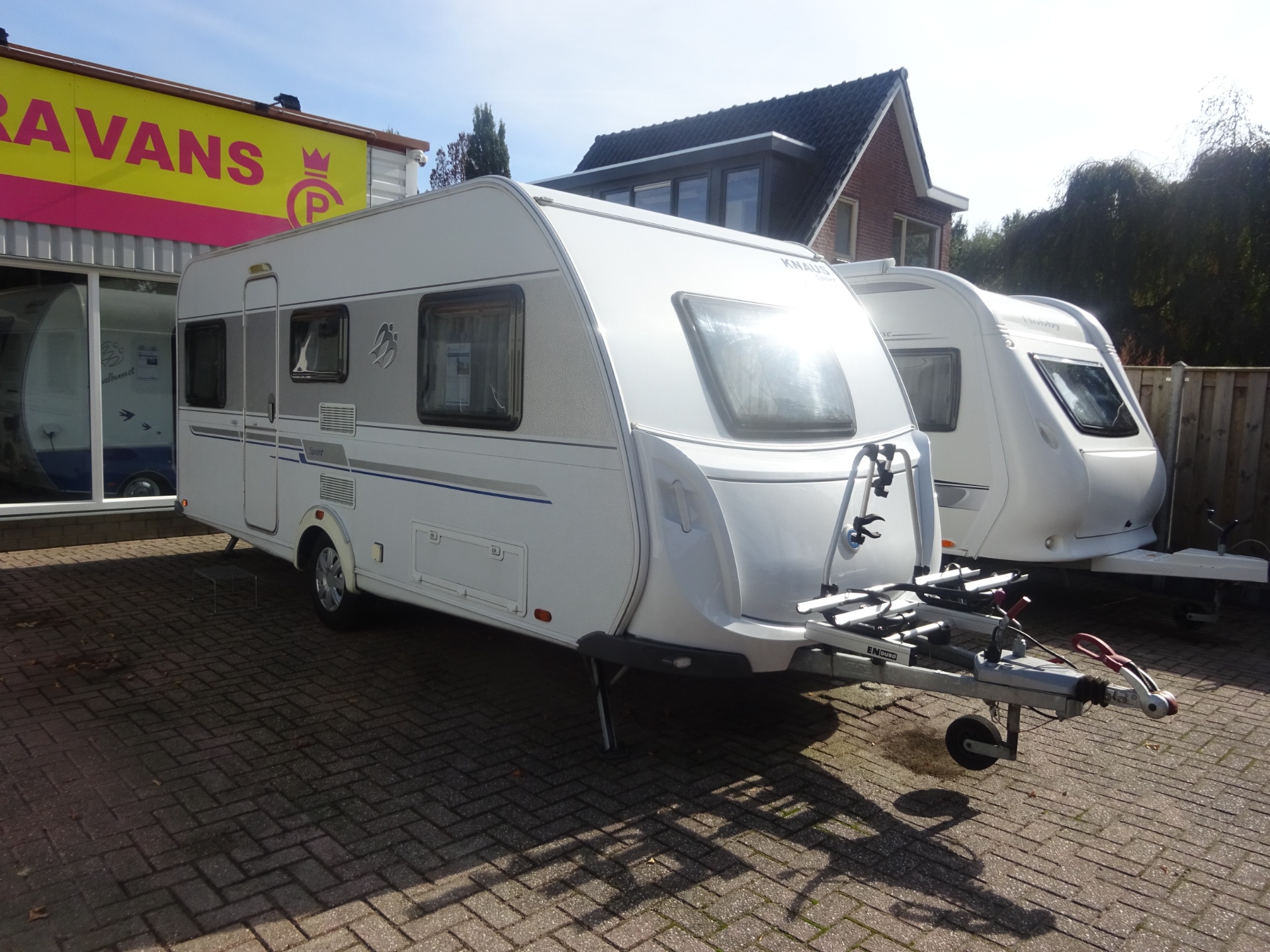 Knaus Sport 500 Enkele Bedden+Rondzit+Mover hoofdfoto: 1