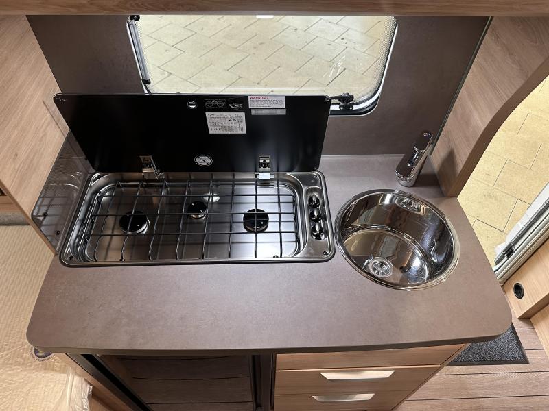 Knaus Sudwind 60 Years 460 EU enkele bedden / voorraam  foto: 10