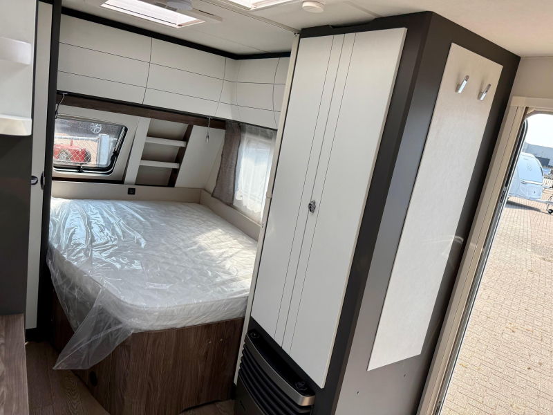 Hobby Excellent Edition 460 UFE &iexcl;Cama francesa y asiento redondo! foto: 21
