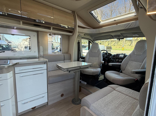 RAPIDO 686 F Euro6 Queensbed 2X Airco Zonnepaneel Luifel Fietsenrek foto: 10