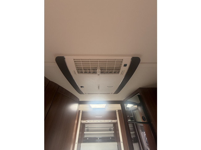 Fendt caravan BRILLANT 650 in nieuwstaat Queensbed  zakluifel Thule mover Truma xt hordeur leder tv dakairco truma groot dakluik oven  xxl koelkast foto: 17