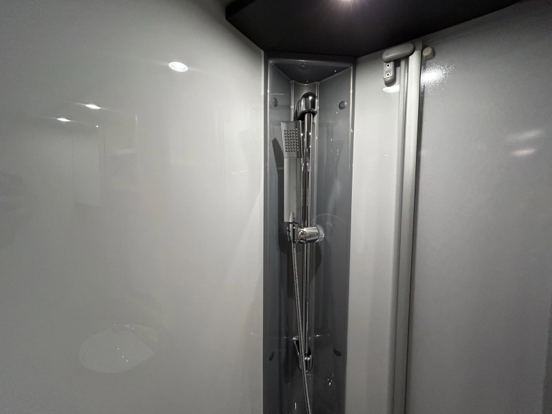 Dethleffs Globebus I 6 Compact Integrated Camper photo: 15