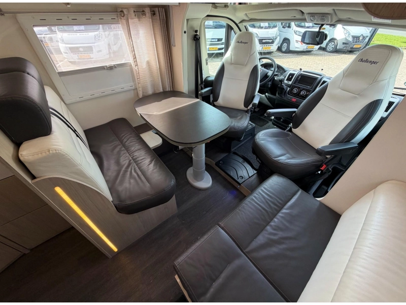 Challenger Special Edition 398 XLB Queens bed Hef bed  foto: 5