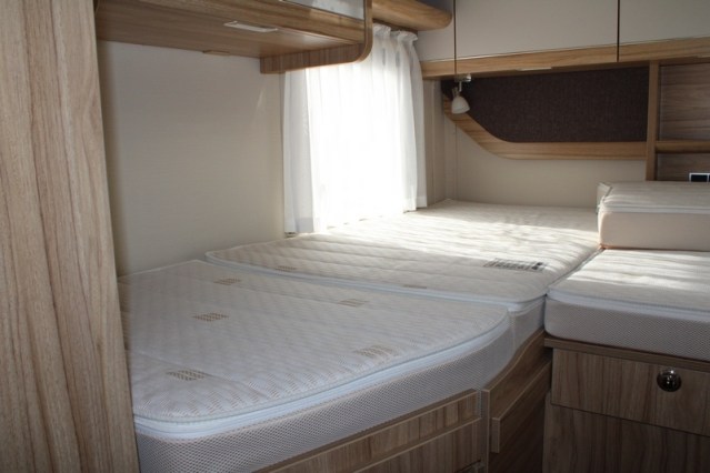 Hymer Exsis I 678 Fiat AUTOMAAT 160 pk enkele bedden Smal en lichtgewicht (54  foto: 47