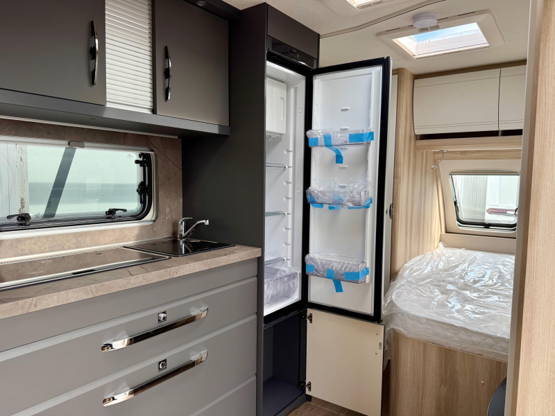 Hobby De Luxe 460 UFE Cama francesa y asientos redondos! foto: 19