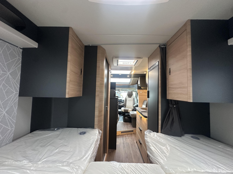 Knaus L!ve Ti 650 MEG Unieke lage lengte bedden  foto: 17
