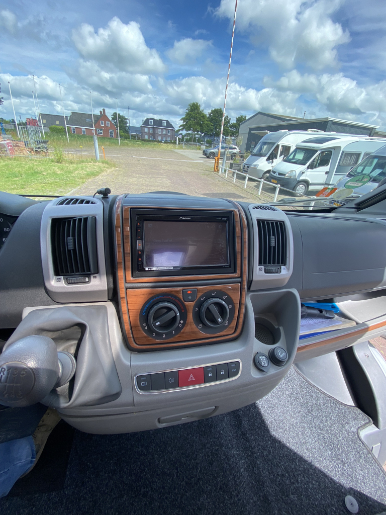 Hymer T 674 SL 2.3 MultiJet 160 CV, Semi-integral, 2 camas individuales, Aire acondicionado de motor, Antena parab&oacute;lica autom&aacute;tica, etc. A&ntilde;o 2011 Camper Centrum On the Road en Noorderringweg 4 en Marum. foto: 18