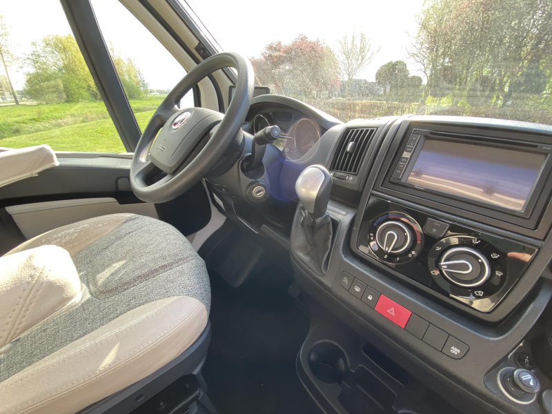 Knaus Sky TI 700 MX 150PK AUTOMAAT Queen  foto: 17