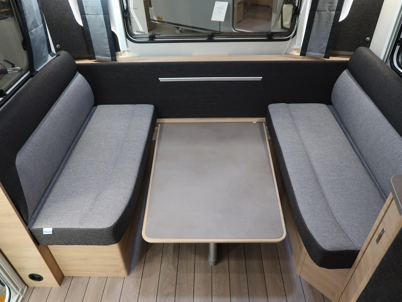 Knaus Sudwind Black Selection 460 EU ENKELE BEDDEN  foto: 8