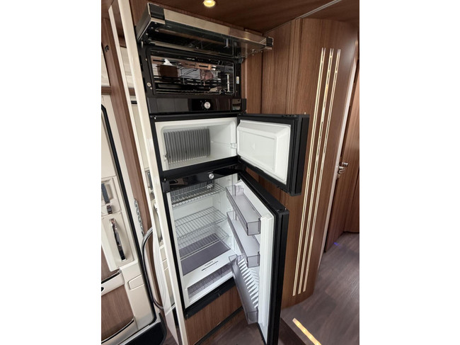 Carthago Chic E-Line I 61 XL-LE Boven Kasten 2X Airco Lithium Zonnepanelen foto: 23