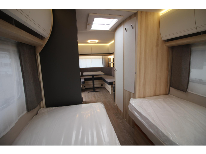 Hobby De Luxe 495 UL &iexcl;Camas individuales y asiento redondo! foto: 7