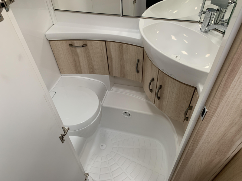Hobby De Luxe 490 KMF Model 2026 photo: 3