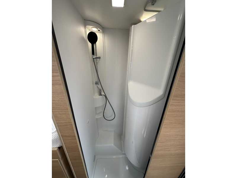 Adria Coral 600 SL 140PK Lengtebedden Garage  foto: 10