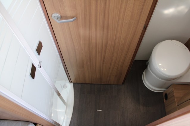 Sun Living S 75 SL by Adria 5 gordel plaatsen enkele bedden 67  foto: 36