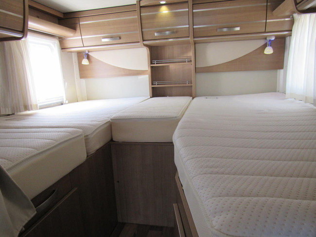 Hymer Exsis-i EX 688 Enkelebedden hefbed integraal bj2014 foto: 10