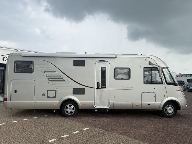 Hymer S 790 150 PS sehr luxuri&ouml;se Ausf&uuml;hrung franz&ouml;sisches Bett + Hubbett XXL K&uuml;hlschrank Backofen Markise Leder Klimaanlage Kamera TV elektr. Satellit TV gro&szlig;e Garage Foto: 2