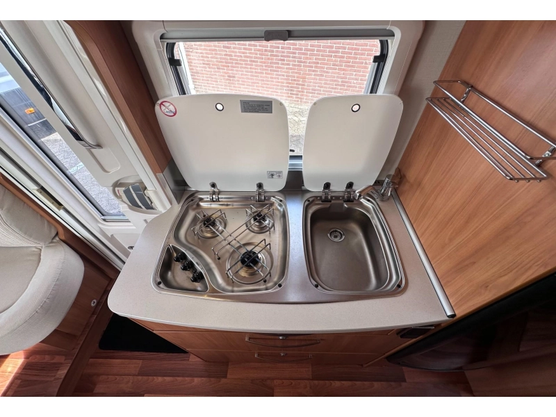 Hymer Exsis-I 678 solo 29000 km foto: 12