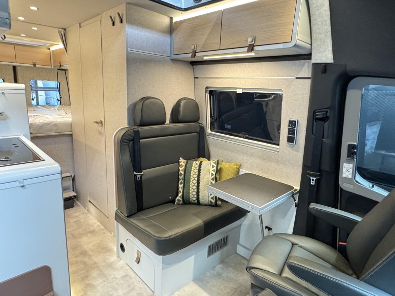 Hymer Grand Canyon S 700 4x4 - toit relevable - lit longitudinal photo : 3