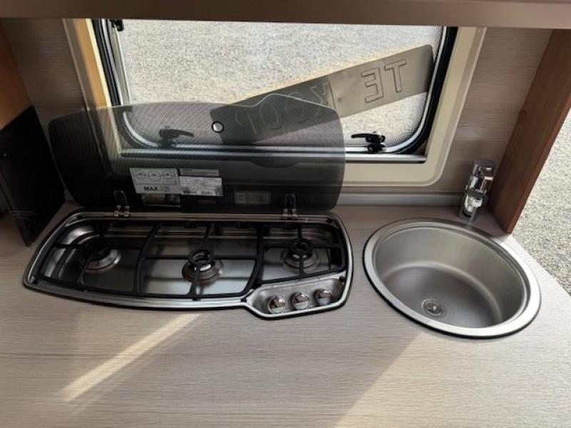 Knaus Sport 400 QD kleine caravan  foto: 14