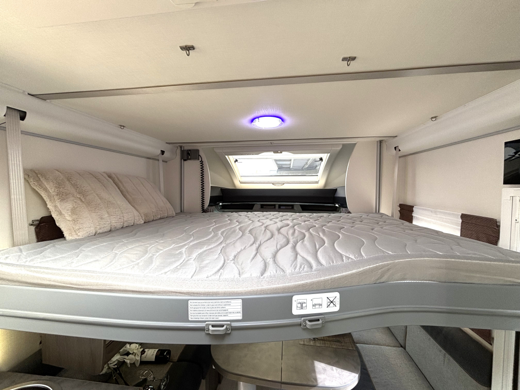Chausson 768 XLB Titanium AUTOMAAT QUEENSBED + HEFBED + F2F foto: 4