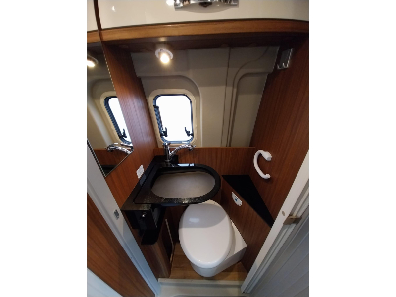 Globecar Roadcamp R met een lengte van 560cm  foto: 10