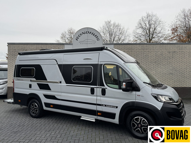 Adria Twin Supreme 640 SLB 160 pk AUTOMAAT 9-Traps Euro6 Fiat Ducato Maxi 4250 kg **Enkele lengtebedden/4 zitplaatsen/XXL Koelkast/Dak