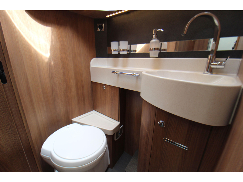 Carthago C-Tourer I 149 LE Single beds Pull-down bed photo: 34